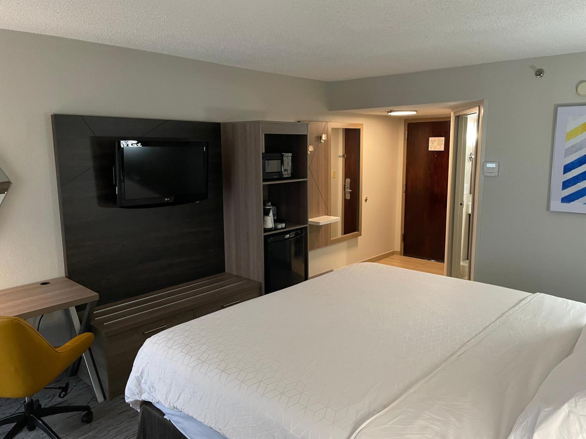 Holiday Inn Express Burlington By Ihg Buitenkant foto