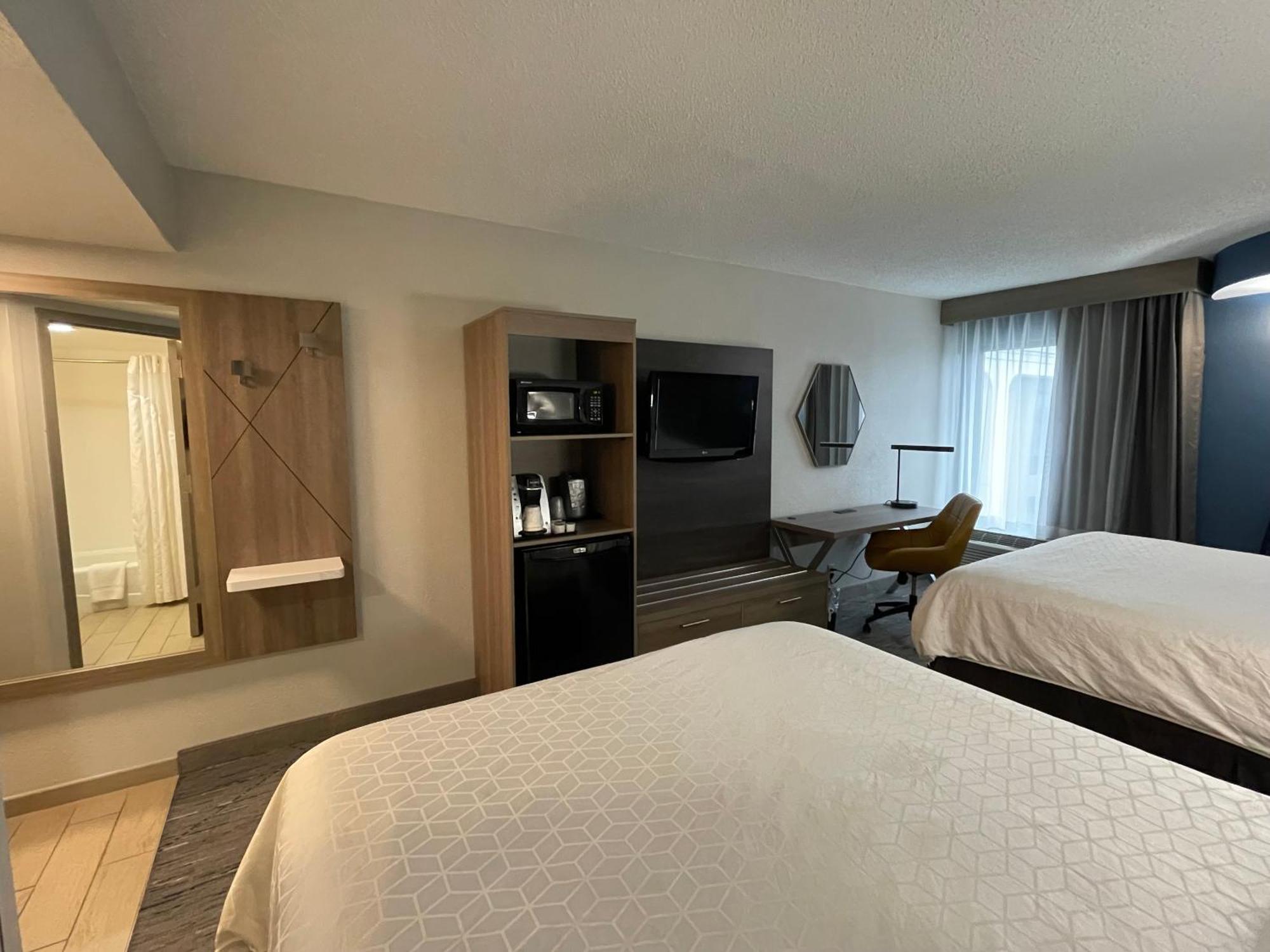 Holiday Inn Express Burlington By Ihg Buitenkant foto