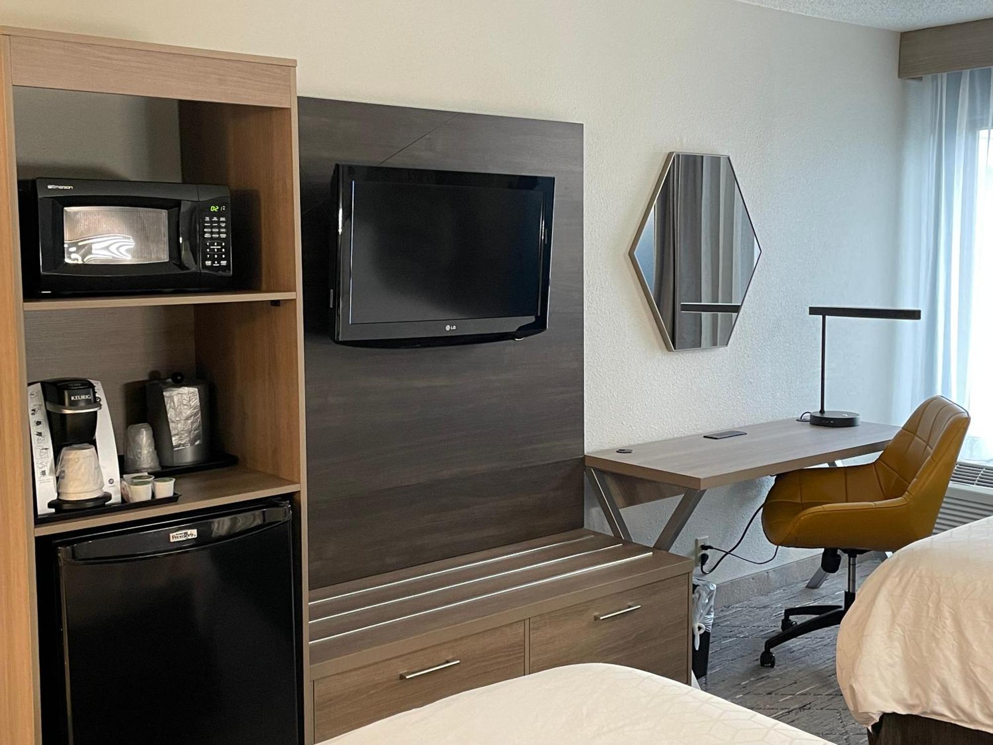 Holiday Inn Express Burlington By Ihg Buitenkant foto