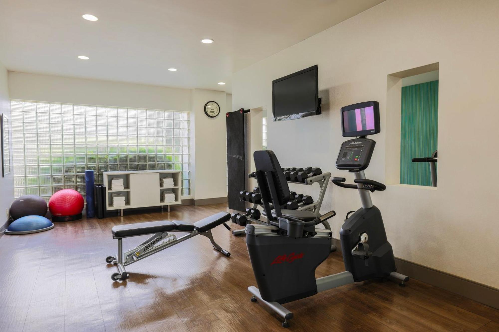 Holiday Inn Express Burlington By Ihg Buitenkant foto