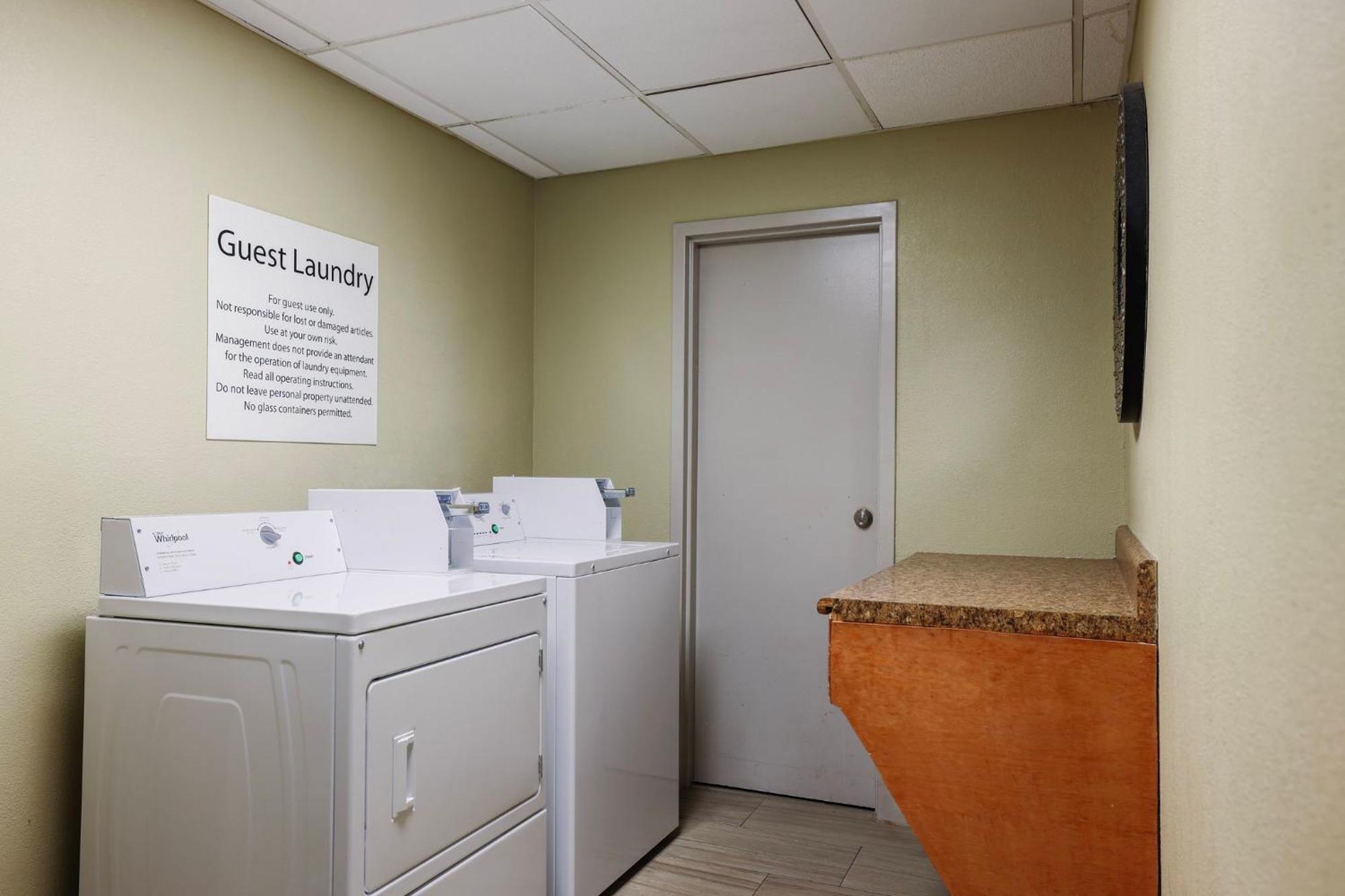 Holiday Inn Express Burlington By Ihg Buitenkant foto