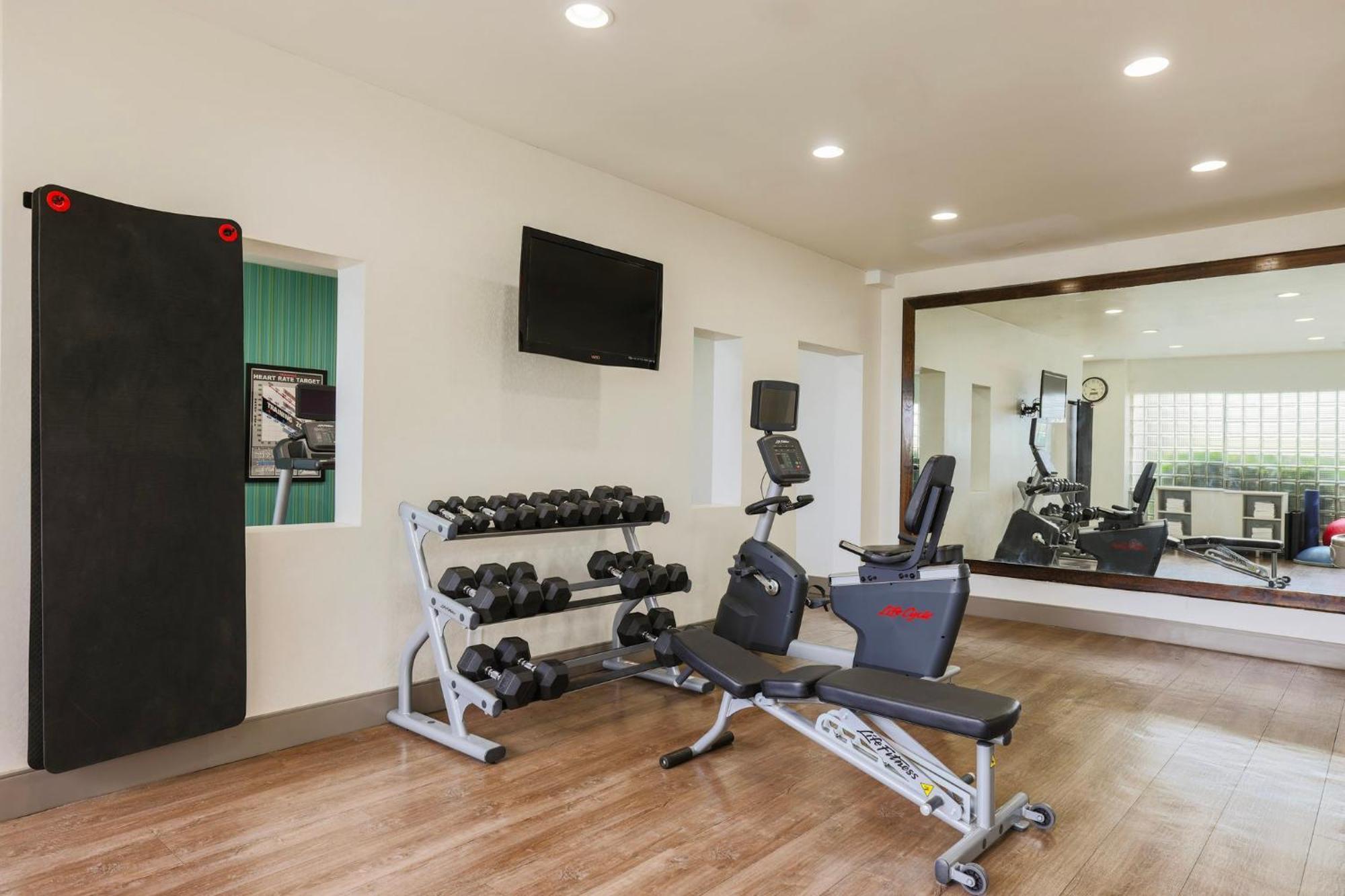 Holiday Inn Express Burlington By Ihg Buitenkant foto