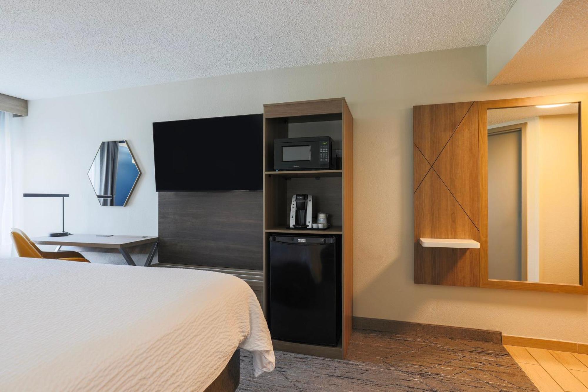 Holiday Inn Express Burlington By Ihg Buitenkant foto