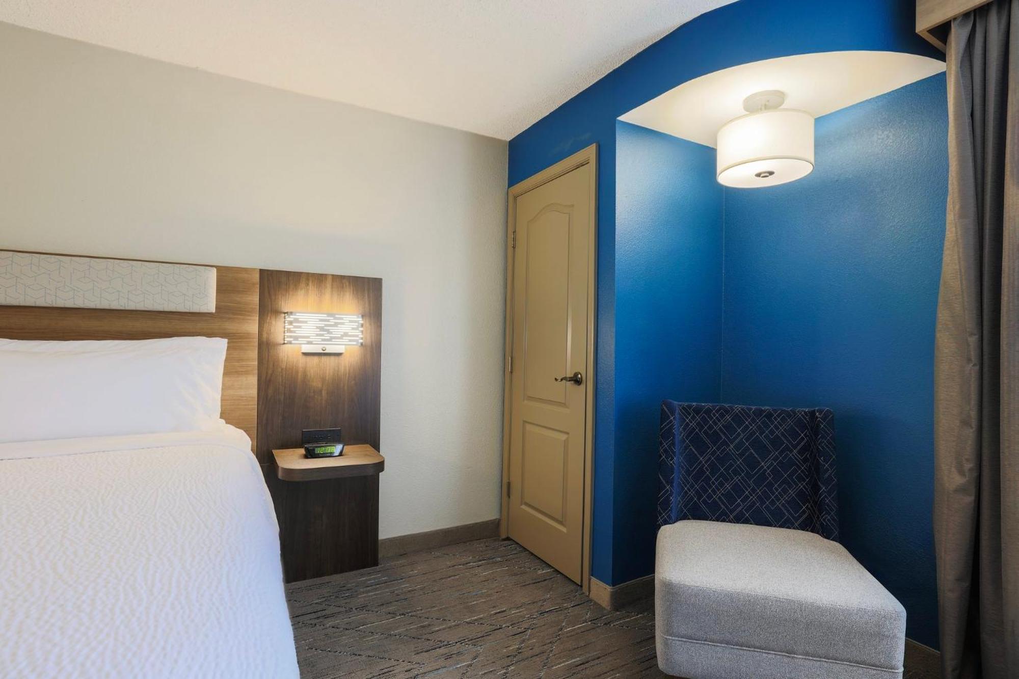 Holiday Inn Express Burlington By Ihg Buitenkant foto