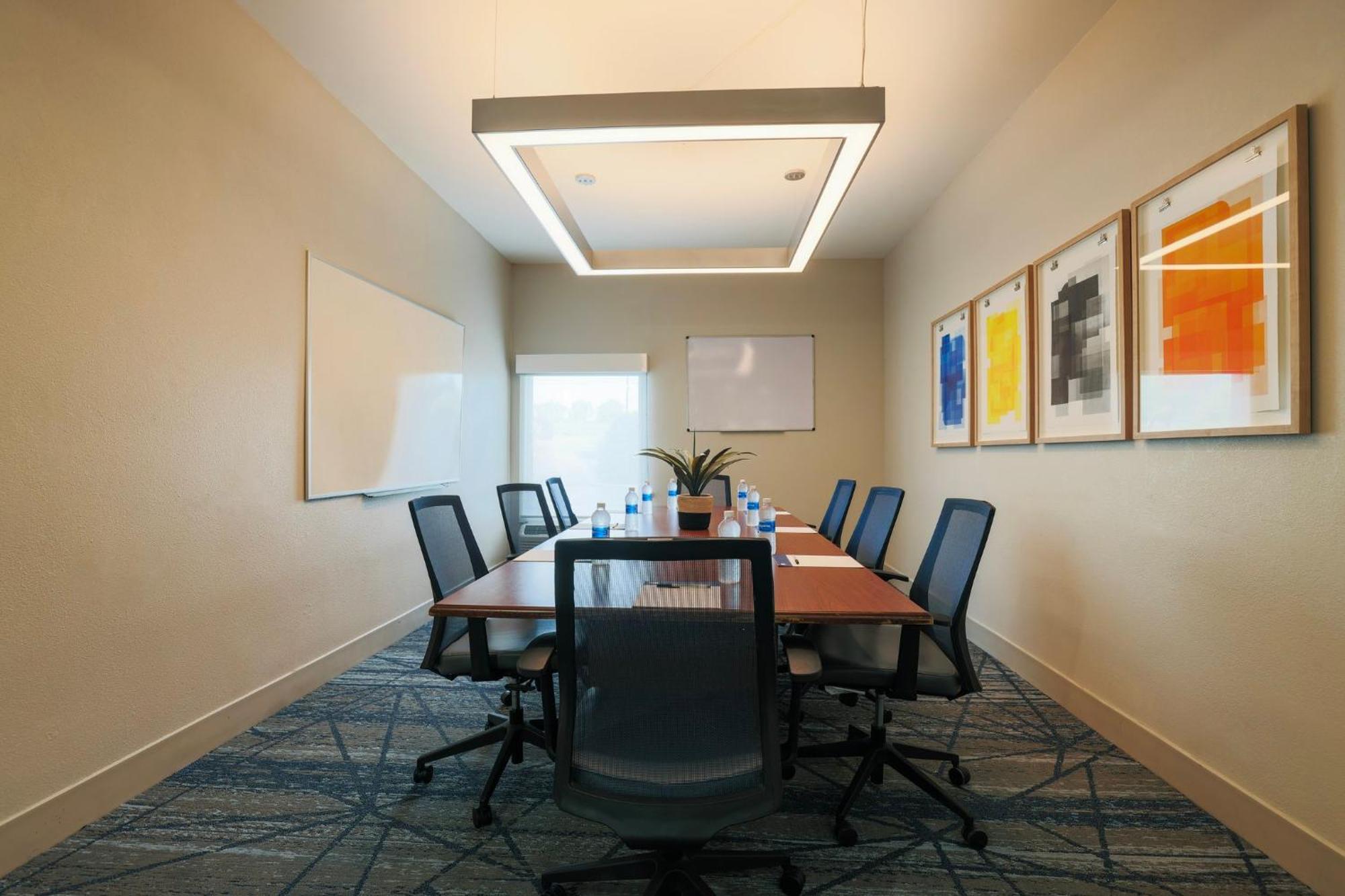 Holiday Inn Express Burlington By Ihg Buitenkant foto