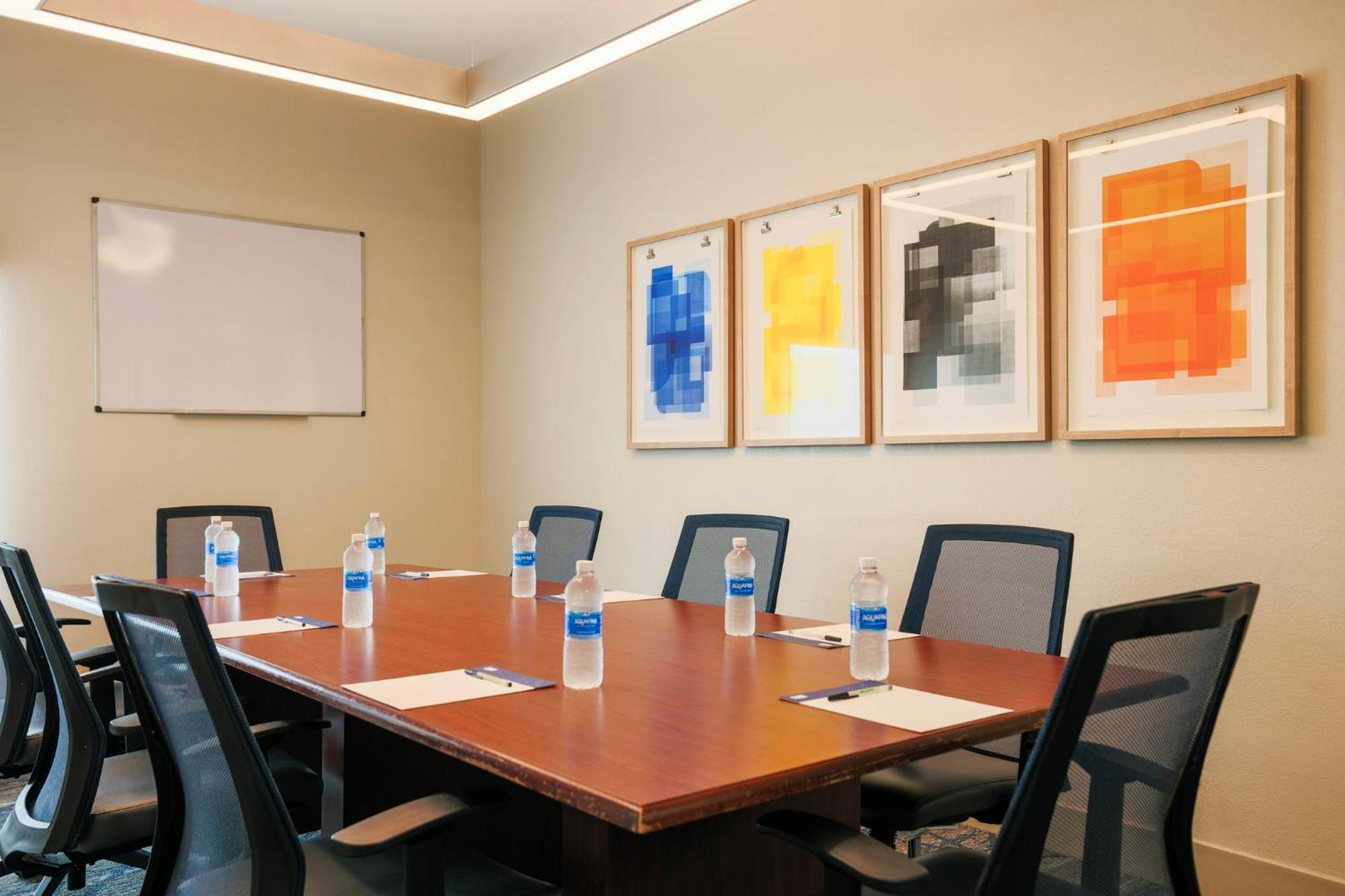 Holiday Inn Express Burlington By Ihg Buitenkant foto