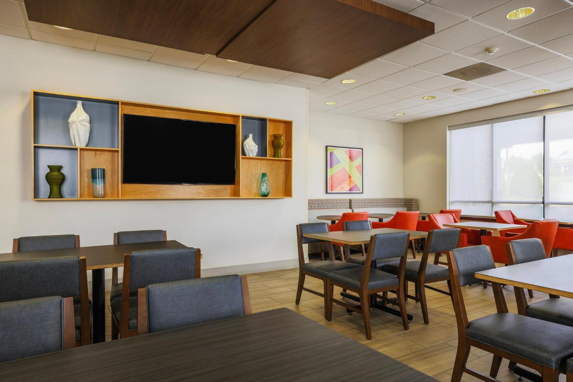 Holiday Inn Express Burlington By Ihg Buitenkant foto