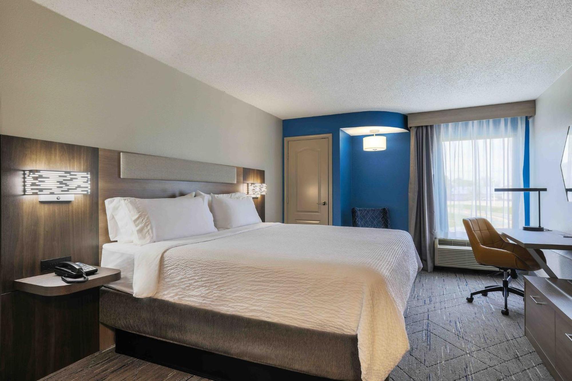Holiday Inn Express Burlington By Ihg Buitenkant foto