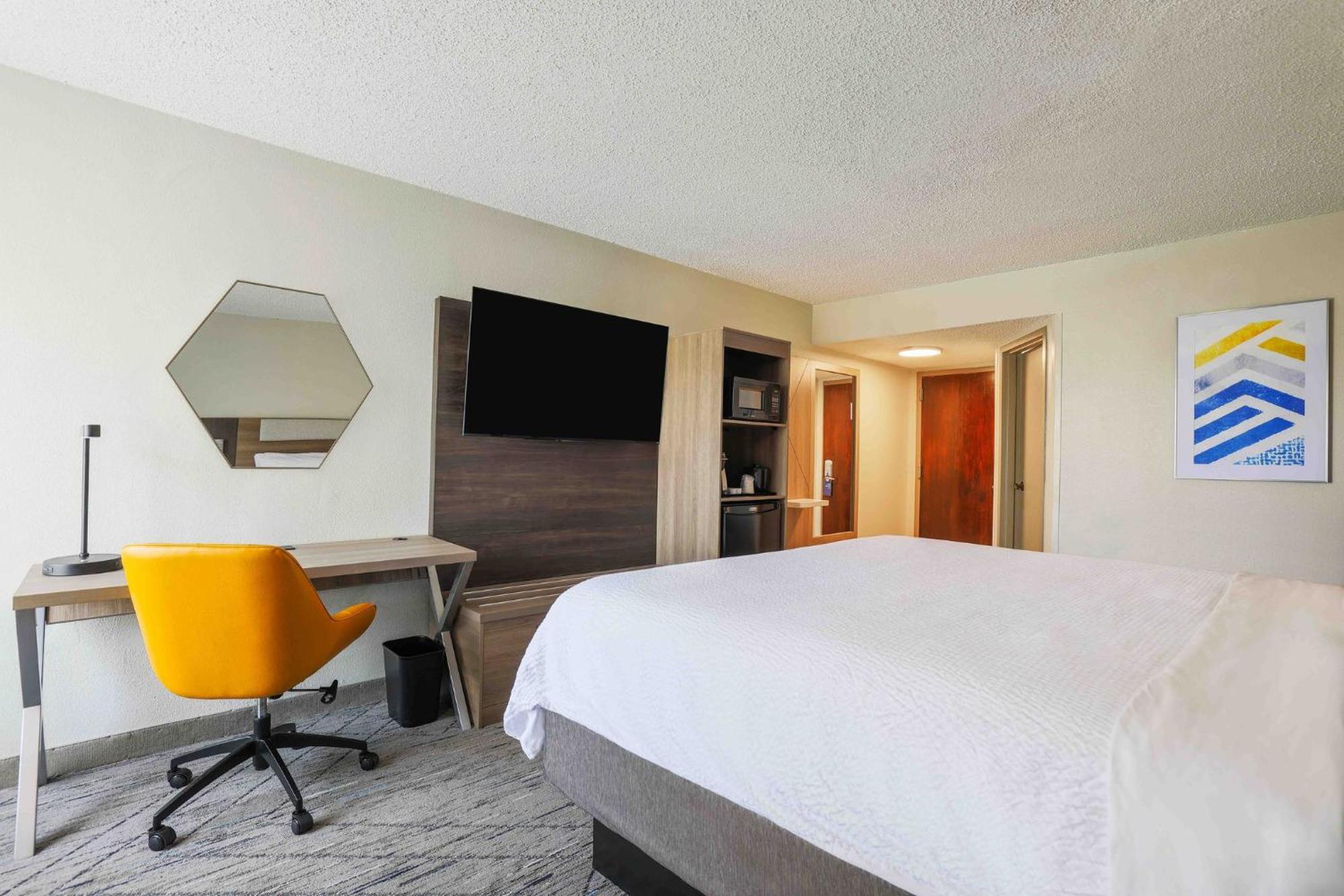 Holiday Inn Express Burlington By Ihg Buitenkant foto