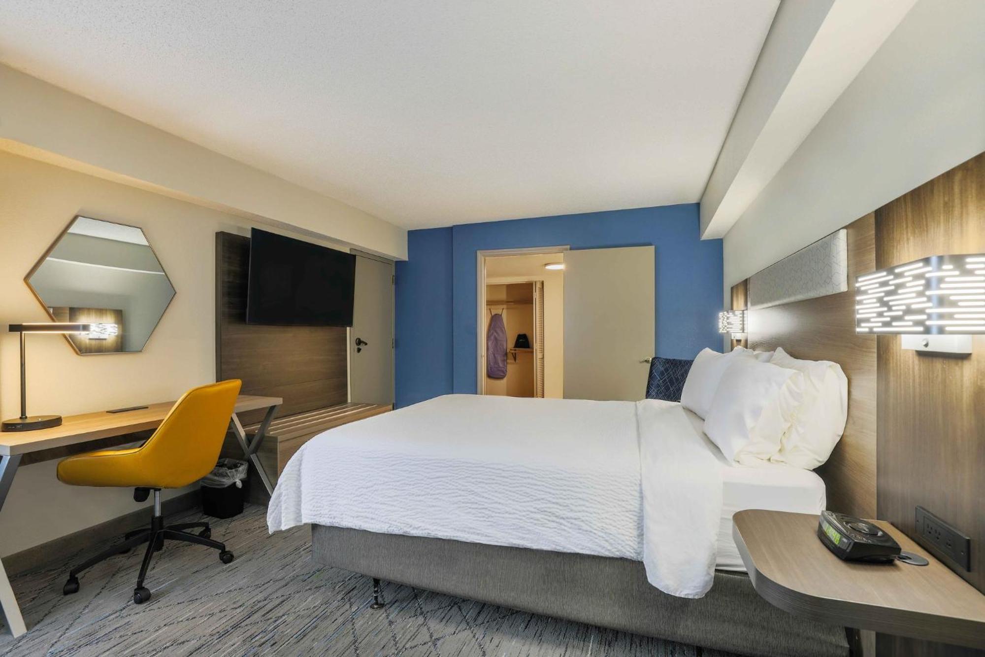Holiday Inn Express Burlington By Ihg Buitenkant foto