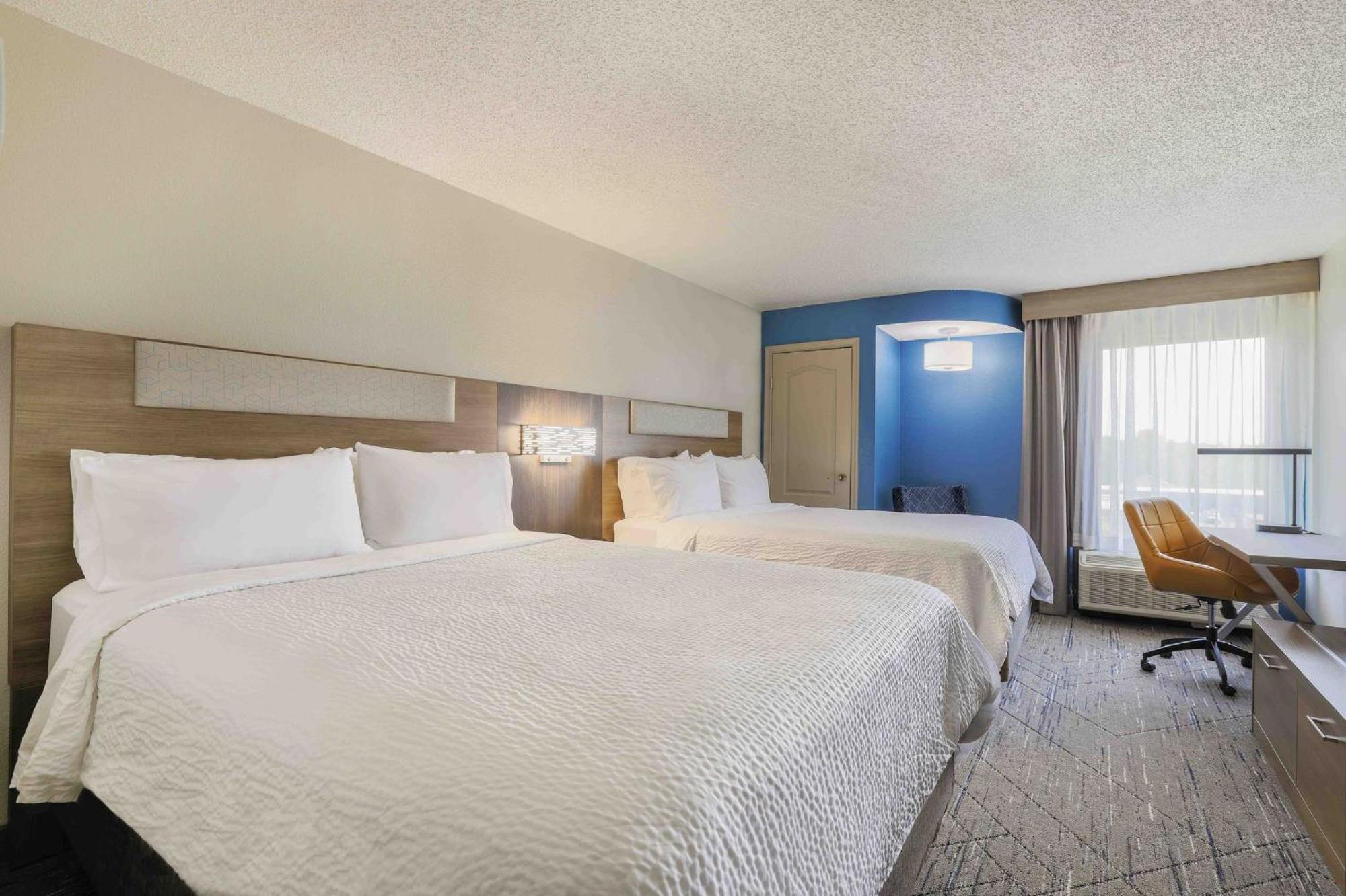 Holiday Inn Express Burlington By Ihg Buitenkant foto