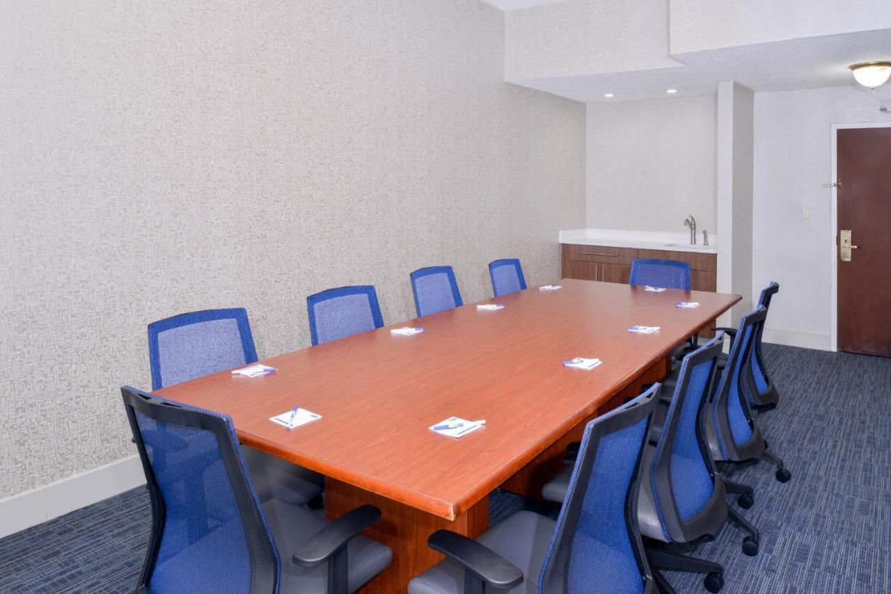 Holiday Inn Express Burlington By Ihg Buitenkant foto