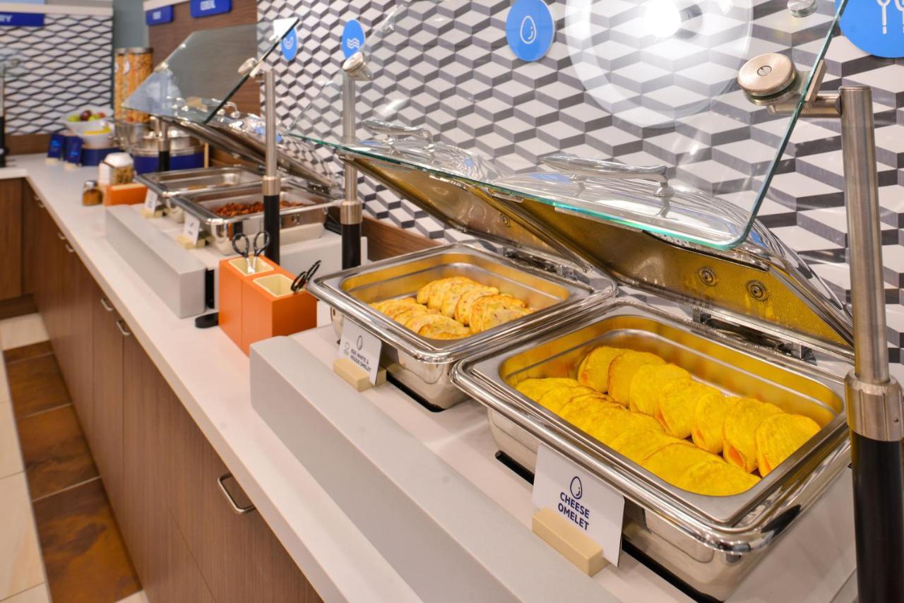 Holiday Inn Express Burlington By Ihg Buitenkant foto