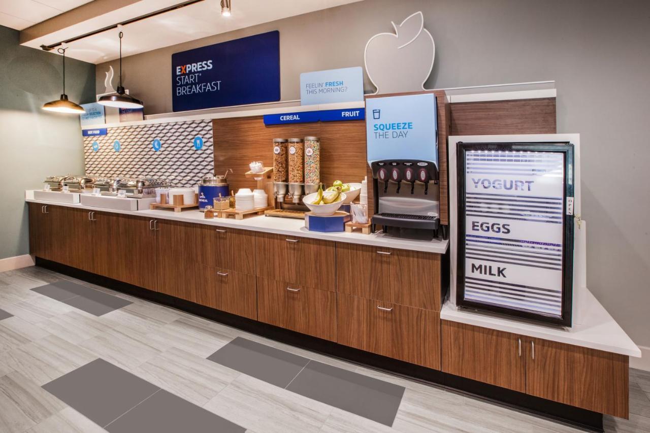 Holiday Inn Express Burlington By Ihg Buitenkant foto